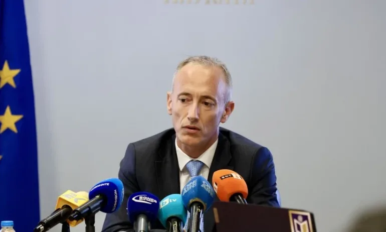 Красимир Вълчев: Няма да слагаме металдетектори във всички училища - Tribune.bg