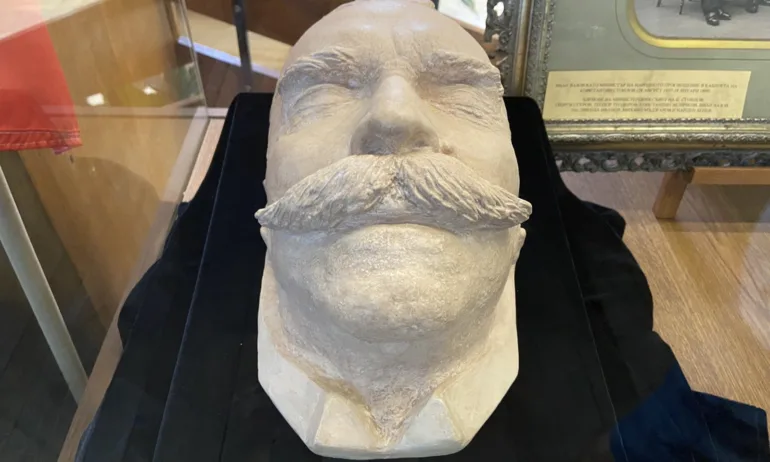 Община Сопот умолява гражданите да не паркират превозни средства по протежението на ул. Иван Вазов - Tribune.bg