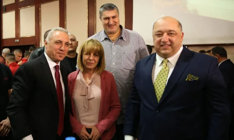 Христо Стоичков. Историята - Камата представи официалната си биография - Tribune.bg