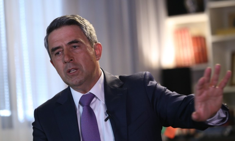 Плевнелиев: Дясната ръка на Радев е министър на отбраната, лявата – на вътрешните работи - Tribune.bg