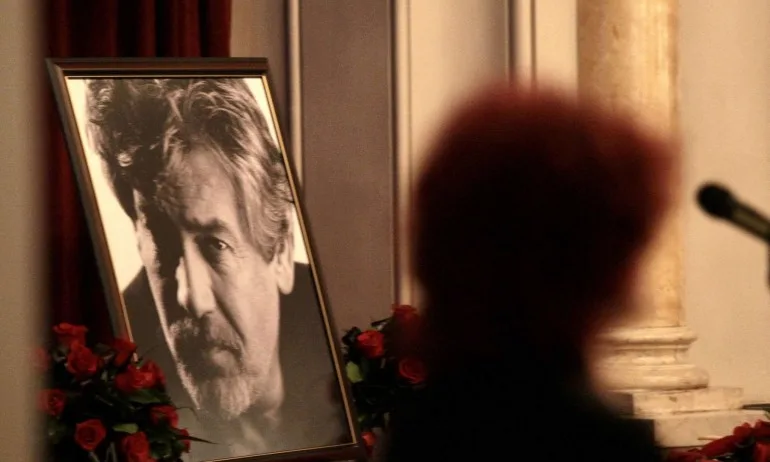 Слагат берелеф на Ламбо в Пловдив - Tribune.bg