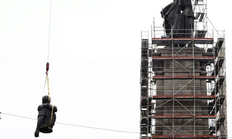 Областната управа публикува документите за демонтажа на Паметника на Съветската армия (ДОКУМЕНТИ) - Tribune.bg