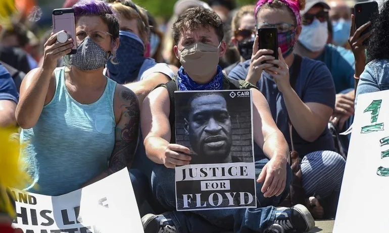 Съдът призна експолицая Дерек Шоувин за виновен за смъртта на Джордж Флойд - Tribune.bg