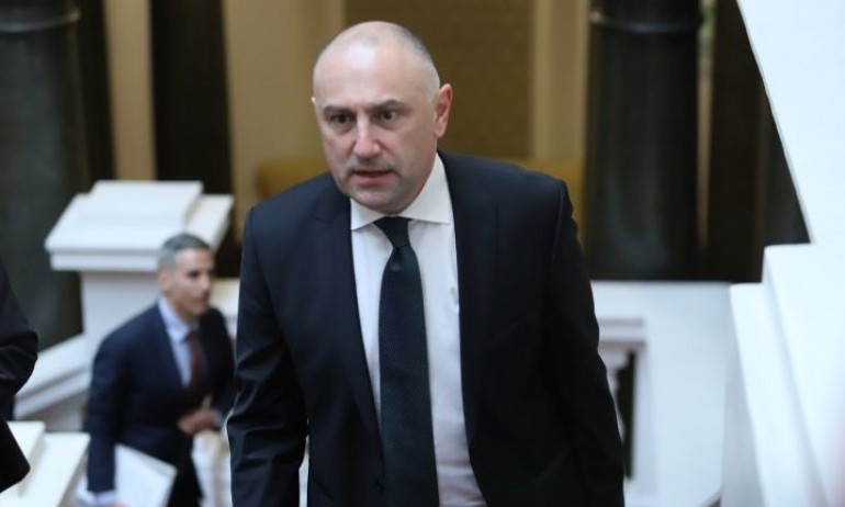 Каримански: Първите шепи кафява течност полетяха към мен, когато станахме двама кандидати за БНБ - Tribune.bg