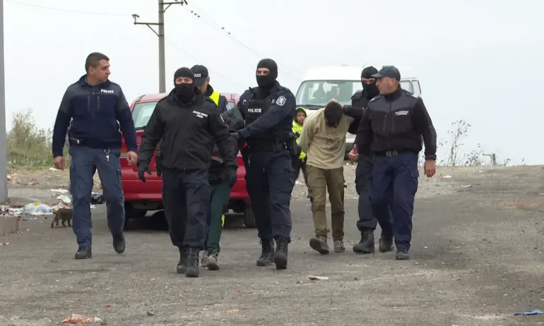 Омагьосан кръг: Двама са задържани за купуване на гласове в Роман, протестиращи искат касиране на вота - Tribune.bg