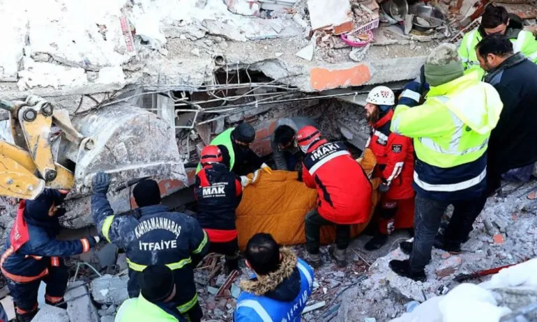 Отново чудо: Десетдневно бебе беше извадено живо от руините в Турция (ВИДЕО) - Tribune.bg