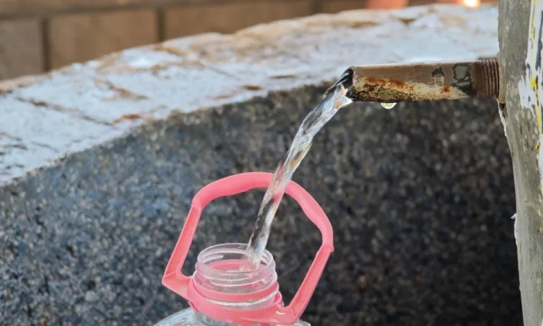 БЧК предостави над 3 тона минерална вода на Брезник - Tribune.bg