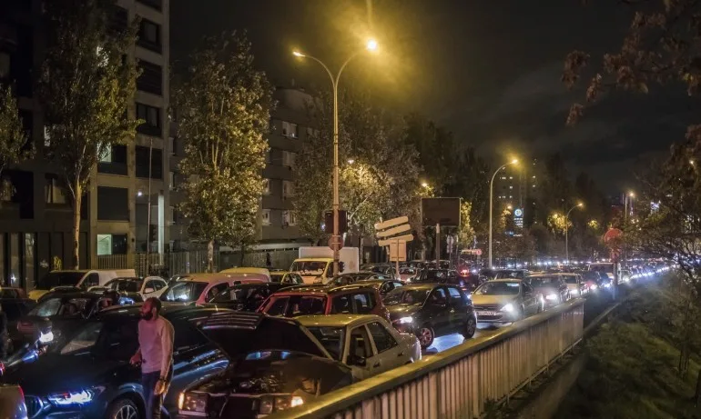 700 км задръствания и хаос във Франция преди влизането в сила на ограниченията заради COVID - Tribune.bg