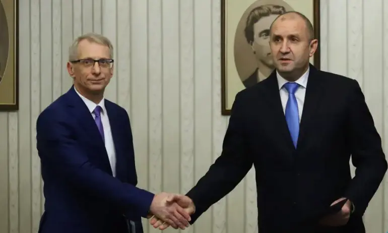 Денков връчи изпълнен мандат на Радев, той обеща бързо да издаде указ - Tribune.bg