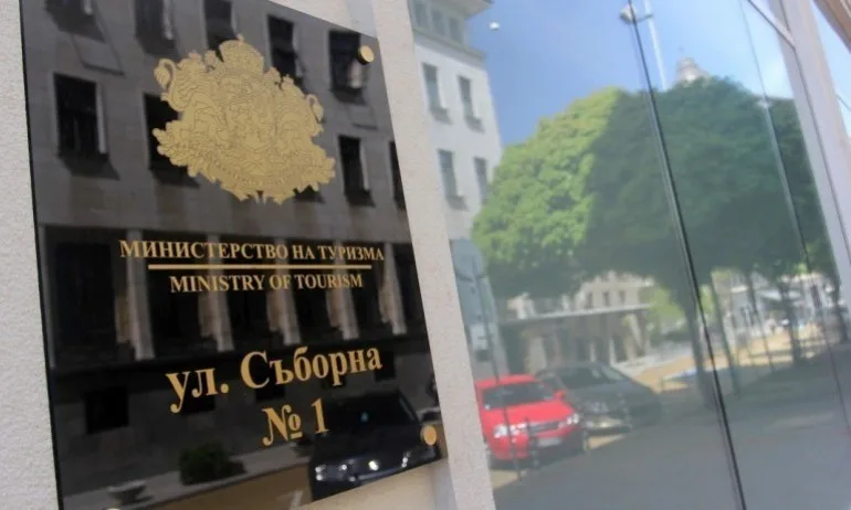 Служебният кабинет спира кандидатстването за помощи на туроператорите - Tribune.bg