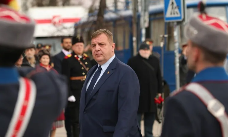 Каракачанов: България не трябва да допуска нито един нелегален мигрант - Tribune.bg