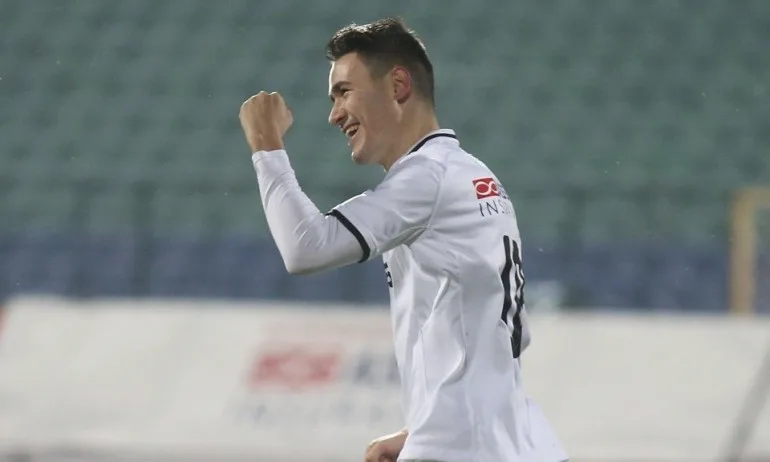 Карабельов отива на Изток - Tribune.bg