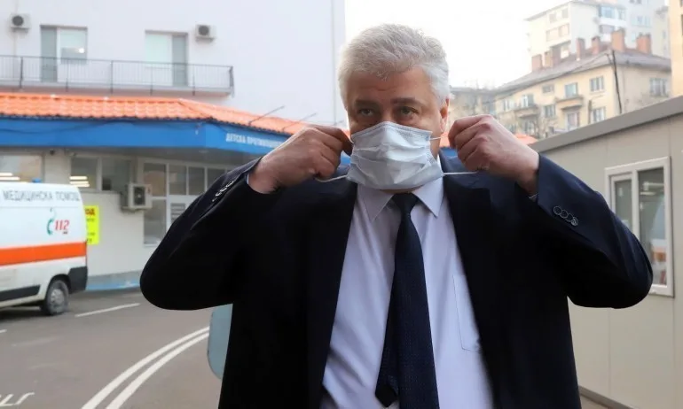 Няма да има зелени коридори за ваксиниране, всеки ще е с час и пункт - Tribune.bg