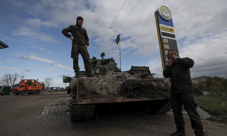 Украинските сили продължават да си връщат територии. Те освободиха ключово