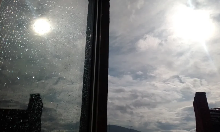 Температурите се покачват, но дъждът остава - Tribune.bg