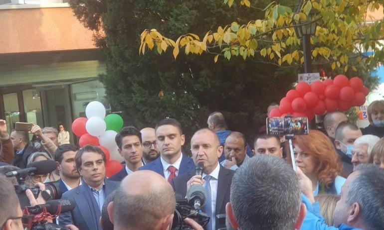 Breaking.bg: Радев закъса за фенове, докарват ги от други градове за масовка - Tribune.bg