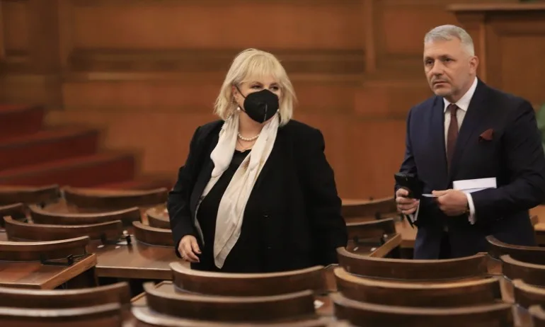 Хаджигенов, Капон и Бабикян с опит да възстановят политическото номадство в парламента - Tribune.bg