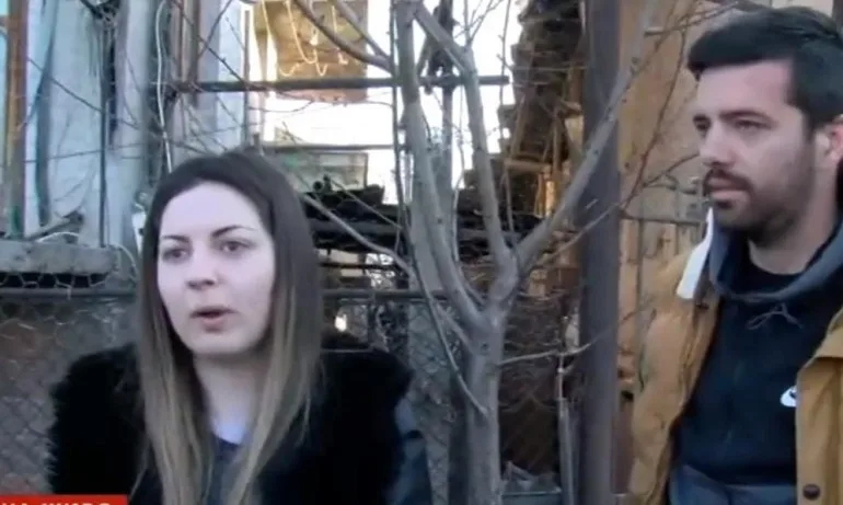 Младежи спасиха баба в горяща къща, вътре имало газова бутилка - Tribune.bg