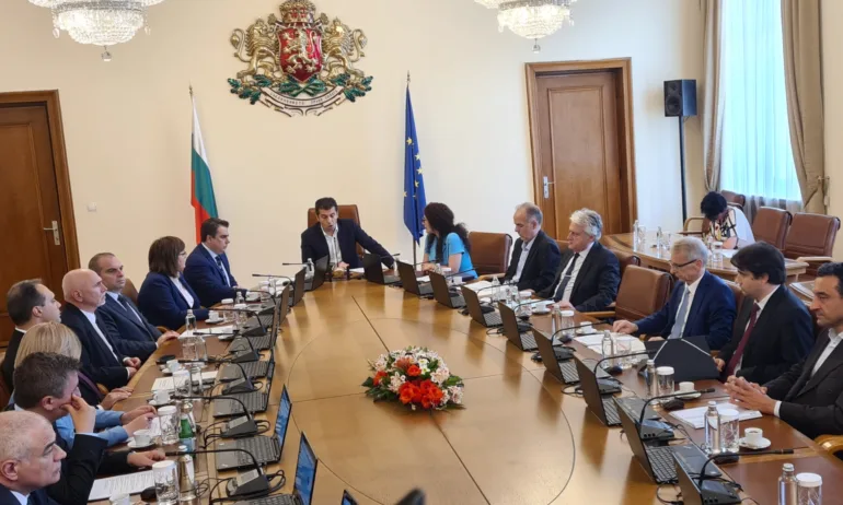 Като за последно: Кабинетът ще одобри допълнителни разходи, закрива консулството в Екатеринбург - Tribune.bg