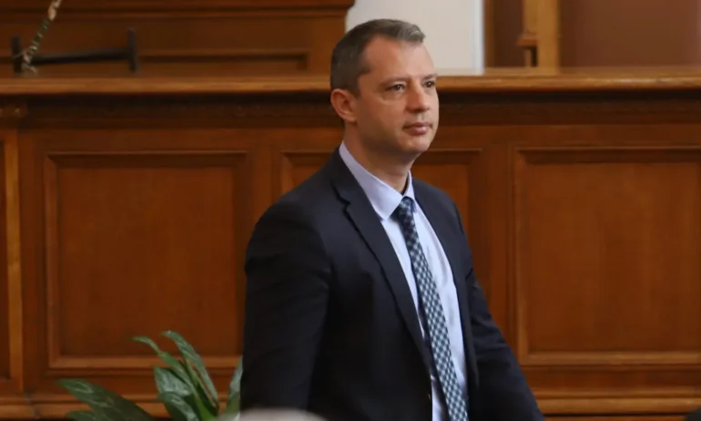 Добрев: Наближат ли избори, всички се катерят по гърба на Борисов - Tribune.bg