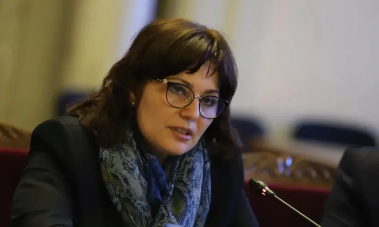 Болница даде на прокуратурата и КПКОНПИ здравния министър Асена Сербезова - Tribune.bg