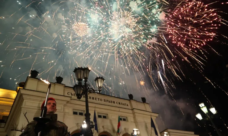 Тържествена заря-проверка по случай 147 години от Освобождението на България - (СНИМКИ/ВИДЕО) - Tribune.bg