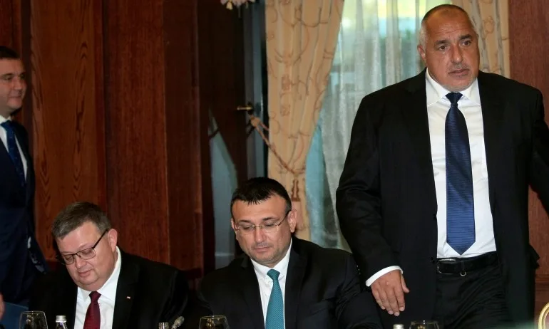 Отчетоха най-ниското ниво на контрабанда на цигари в страната за последните 10 години - 3.4% - Tribune.bg