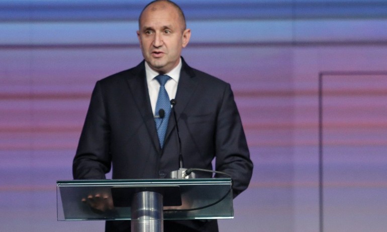 Радев за палежа на културния център: Поредна провокация от антибългарската кампания в РСМ - Tribune.bg