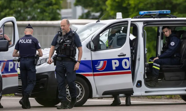 Френската полиция застреля мъж, опитал се да подпали синагога