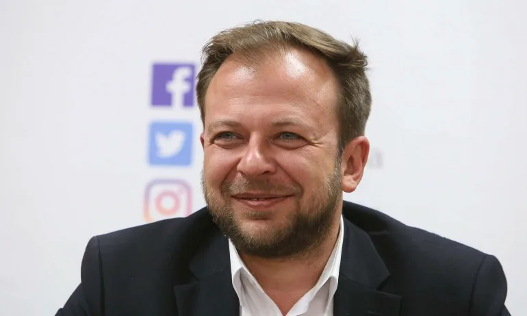 Теодор Стойчев: Фалшивите новини целят да ни настроят срещу демократичните общества - Tribune.bg