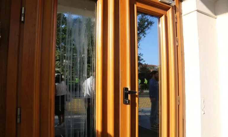 Сдружение: Парламентът е паметник на културата, трио-то да бъдат глобени за оскверняването - Tribune.bg