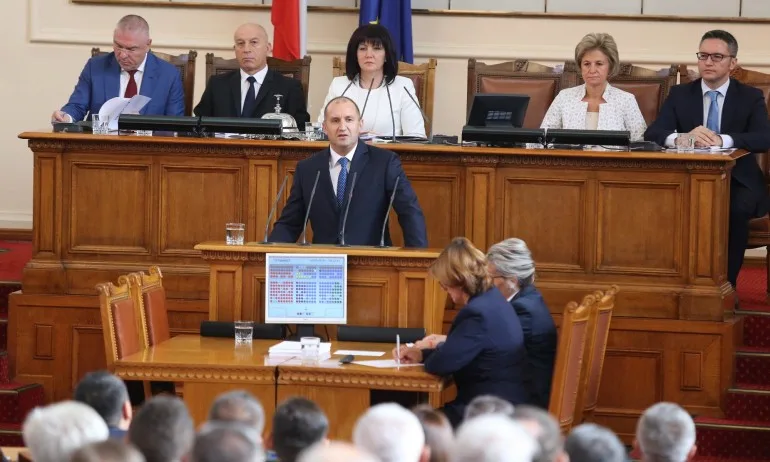 От парламентарната трибуна: Радев призова за промяна в начина на управление и заплаши, че улицата ще помете статуквото - Tribune.bg