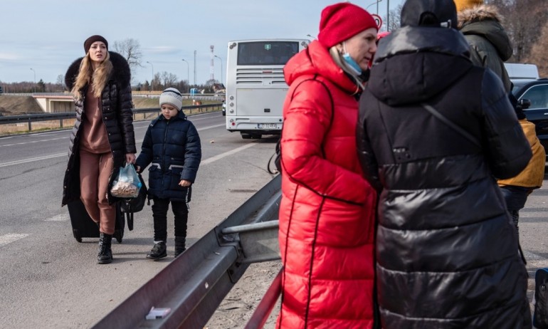 Сербезова изиска бърза координация на здравно обслужване на пристигащите у нас украинци - Tribune.bg