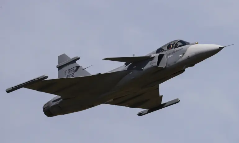 Унгария купува изтребители Gripen от Швеция, преди да ѝ даде зелена светлина за НАТО - Tribune.bg