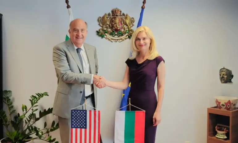 Зарица Динкова на работна среща с посланика на САЩ Кенет Мертен - Tribune.bg