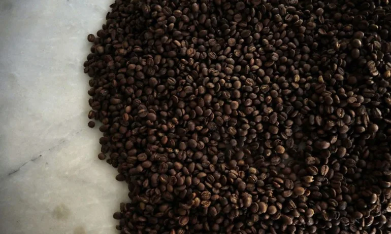 Конфискуваха 4 тона кафе - Tribune.bg