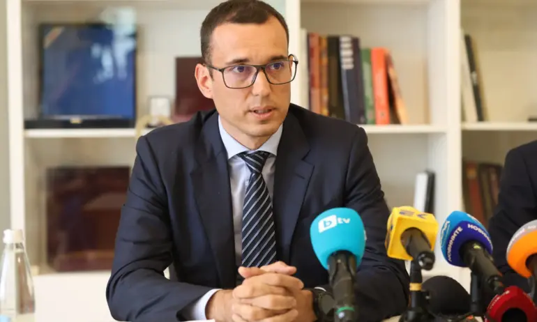 Терзиев прие оставката на Барбутов и назначи вътрешен одит - Tribune.bg