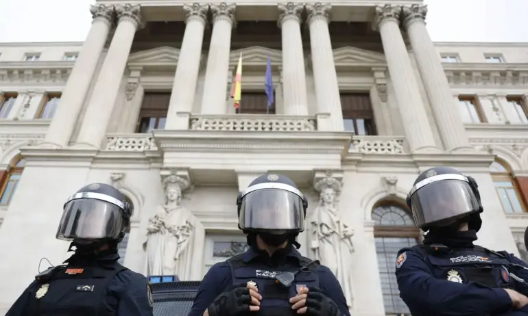 Спасиха 12-годишно момиче в Испания, продадено от родителите си - Tribune.bg