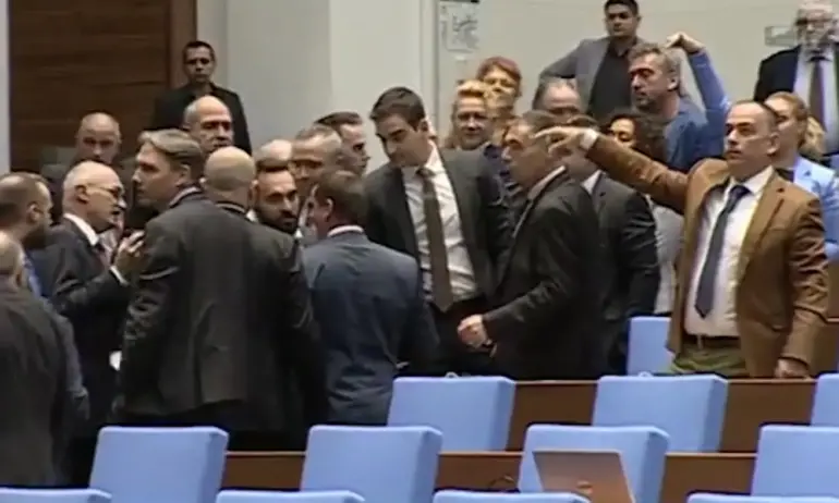 Бутаница между депутати и прекратено пленарно заседание след избора на подуправител на НЗОК - Tribune.bg