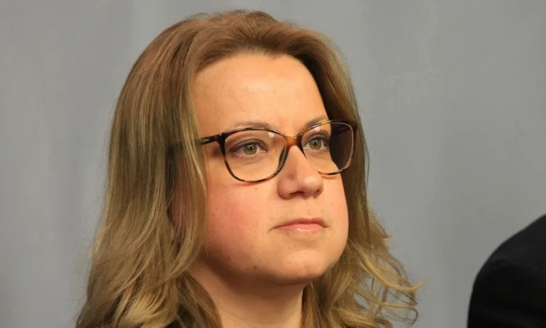 И Деница Златева възмутена заради отстраняването на проф. Балтов - Tribune.bg