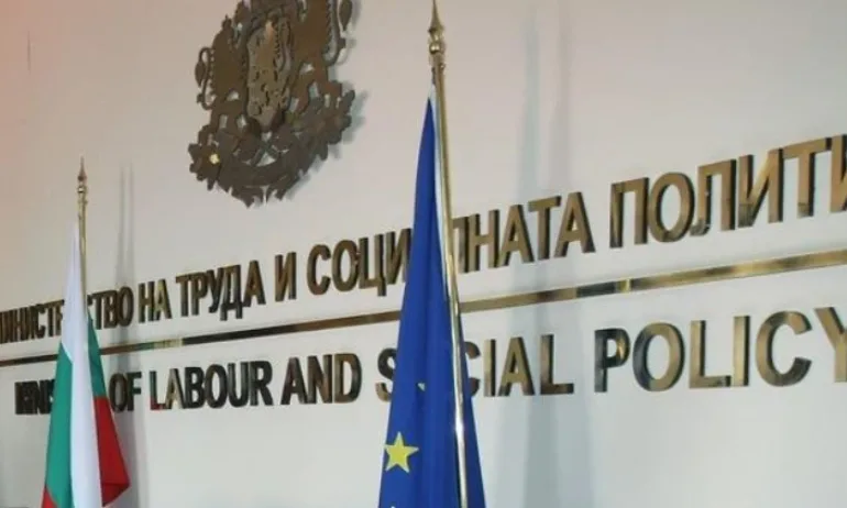 Преведоха парите за личните асистенти - Tribune.bg