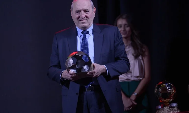 COVID-19 отмени пътуването на Михаил Касабов до Токио - Tribune.bg