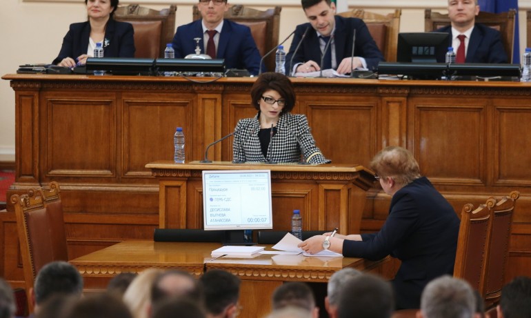 Депутатите отказаха да отменят великденската си ваканция - Tribune.bg