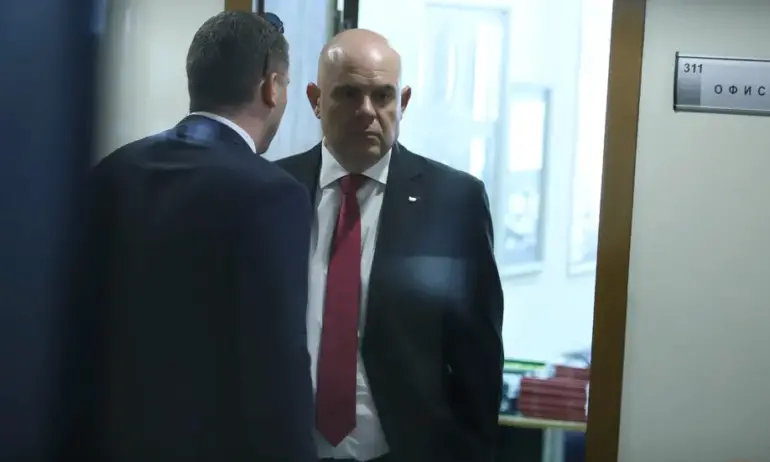 Правната комисия насрочи изслушване на Гешев в сряда, той не е потвърдил присъствие - Tribune.bg