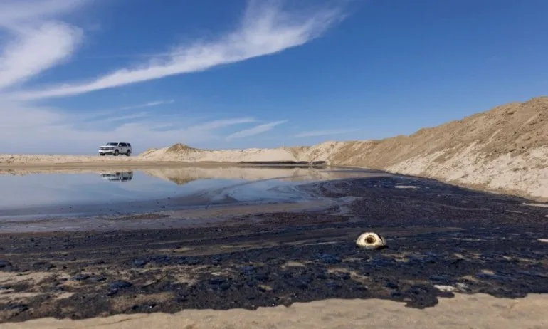 Петролен разлив край калифорнийския бряг - Tribune.bg