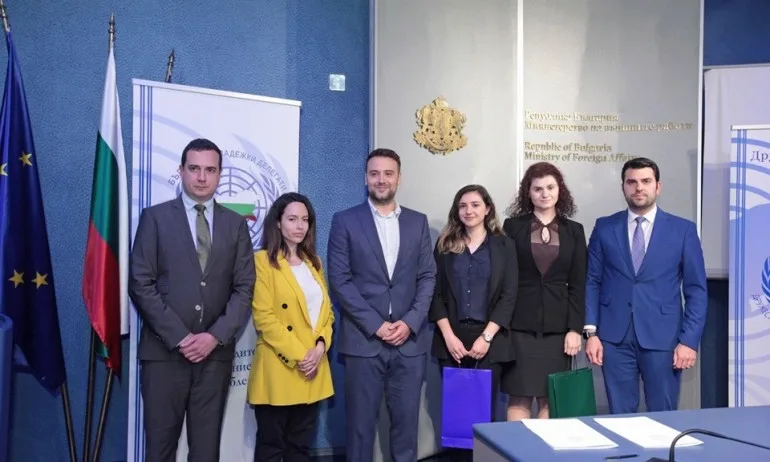 Богомила Корманова и Минко Даскалов са новите младежки делегати на България към ООН - Tribune.bg