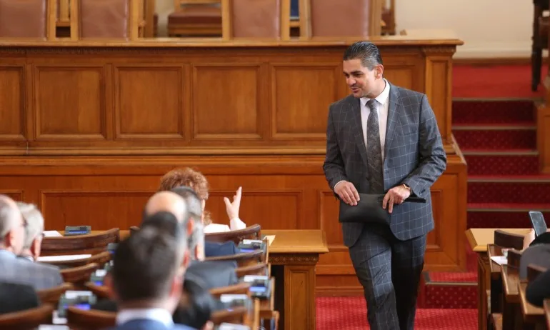 Радостин Василев за гражданството на Кирил Петков: Не отговаря на изискванията да заема длъжността министър - Tribune.bg