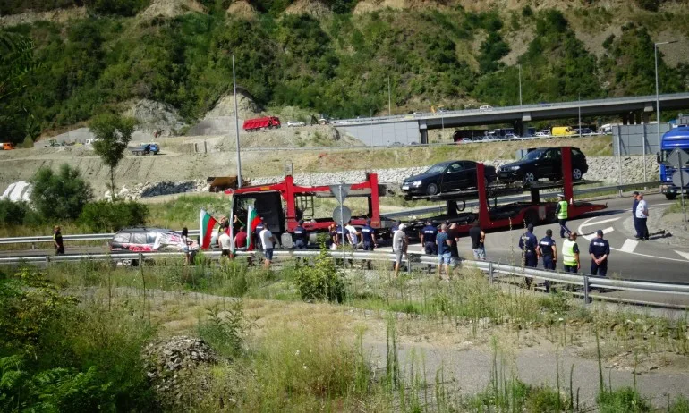 Протестиращи в Благоевград искат да блокират магистралата от и за Гърция - Tribune.bg