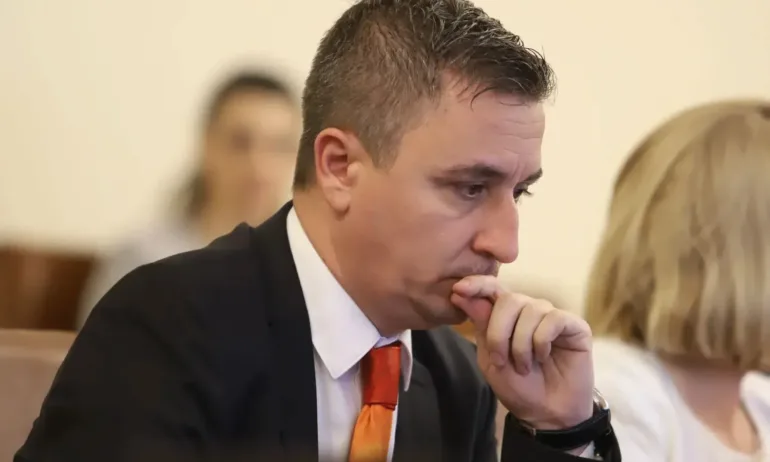 Бившият енергиен министър от правителството Петков“ Александър Николов, отправи обвинение