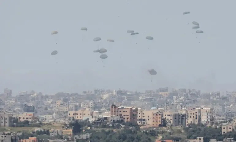 Хора се удавиха в опит да достигнат до помощи в Газа - Tribune.bg